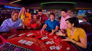 Antarmuka permainan Playtech di platform soliter menampilkan berbagai kategori slot dan live-dealer